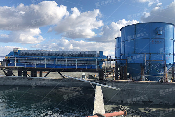 帶式污泥壓濾機(jī)泥餅含水率在多少？